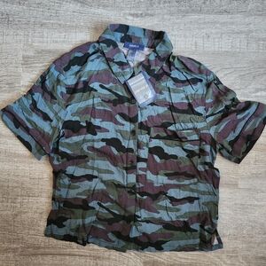 ✨NEW✨ Forever21 Camouflage Cropped Button-Up Shirt
